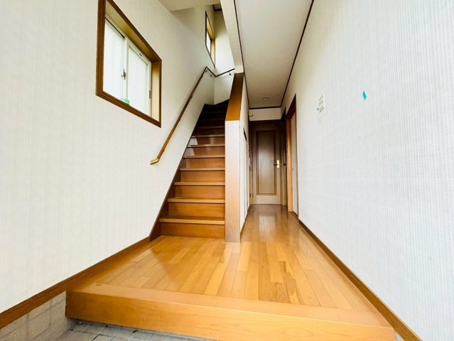 春日台2丁目戸建の玄関