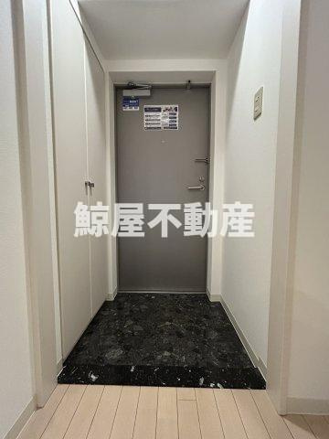 レジディア三越前の玄関|明るい玄関です