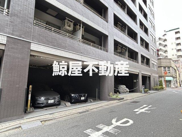 レジディア三越前の駐車場|駐車場があるので、車を買う予定の方も安心です