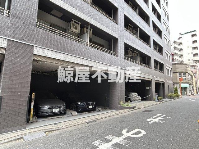 レジディア三越前の駐車場|駐車場があるので、車を買う予定の方も安心です