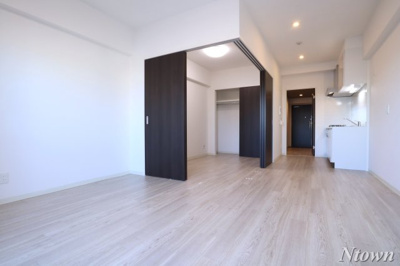 【居間・リビング】 | Primal千種stelo | こちらのリビングで趣味の時間をお楽しみください