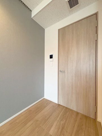 「防音マンション」プラネソシエプラス桜台の内装|4方枠の防音扉です