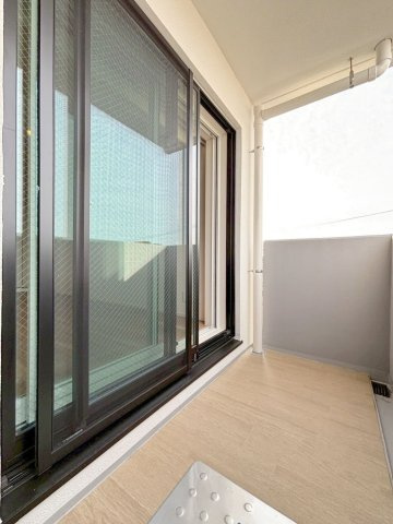 「防音マンション」プラネソシエプラス桜台の居間・リビング|陽当たり良好なバルコニーです