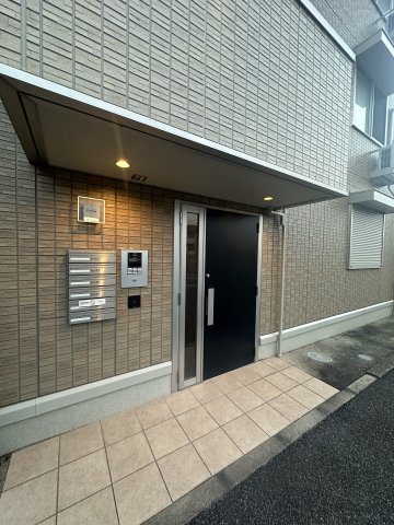 ソレイユ千石　B棟のエントランス