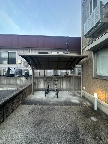 ソレイユ千石　B棟の駐車場