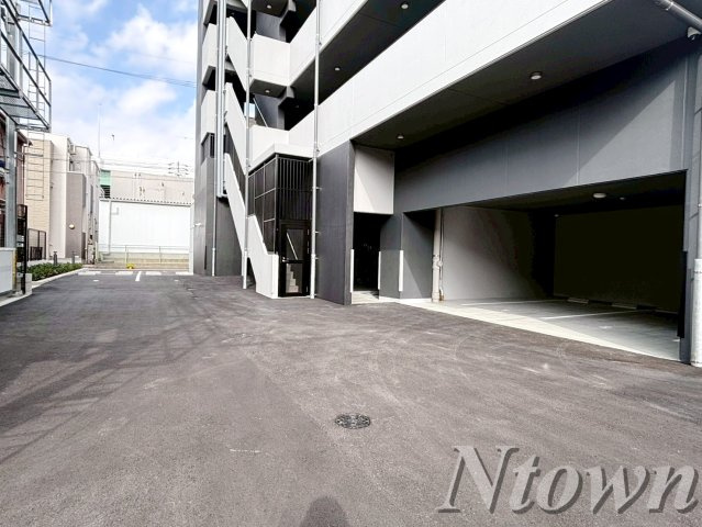 【駐車場】 | S-RESIDENCE烏森aureate(オリート) | 駐車場に車を止められます