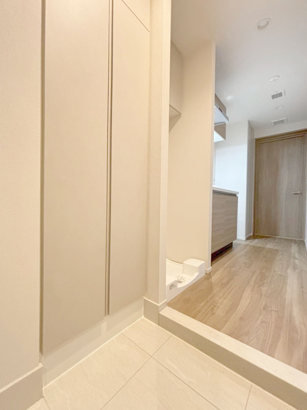 「防音マンション」プラネソシエプラス桜台の玄関|明るい玄関です