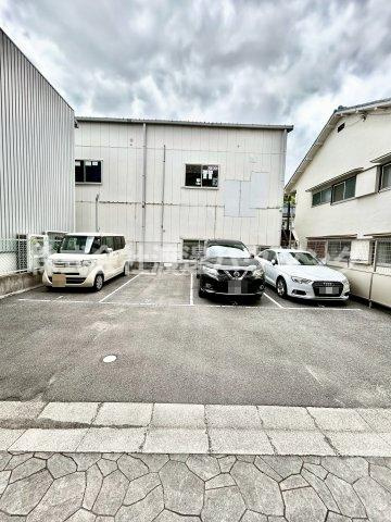 ライフステージ江坂南の駐車場