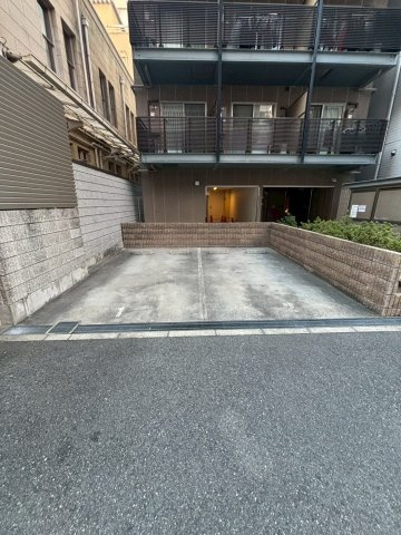 アーバンフラッツ心斎橋の駐車場