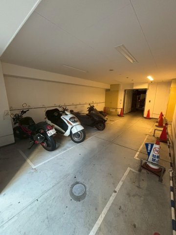 アーバンフラッツ心斎橋の駐車場