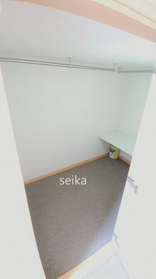 【収納】 | ワールド新船橋 | 同タイプ室内　ベット下はウォークインクローゼットになっています