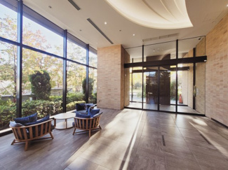 【その他共用部分】 | 明るく清潔感のあるロビーになります