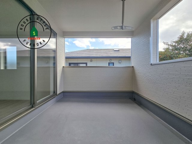 福岡市南区西長住1丁目第4-2棟（1号棟）のバルコニー|バルコニーに自分のこだわりをもたせる。120％自由自在のバルコニー。もちろんお洗濯物を干す、ゴミを一時保管するなどもおまかせください。バルコニーを多目的スペースとして考えてみましょう。