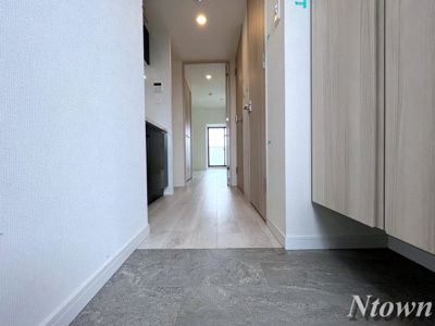 【玄関】 | S-RESIDENCE豊国通 | 明るい玄関です