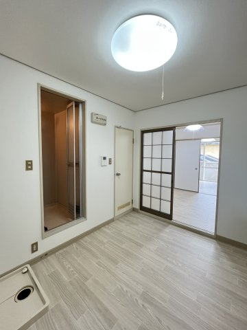 ファミール中島の洋室