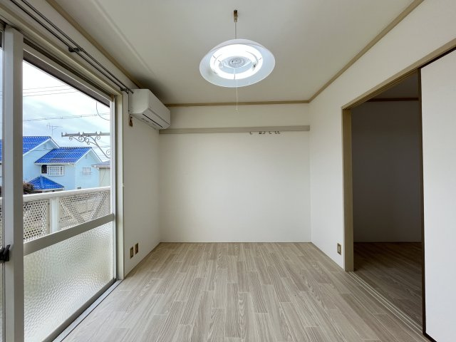 ファミール中島の居間・リビング