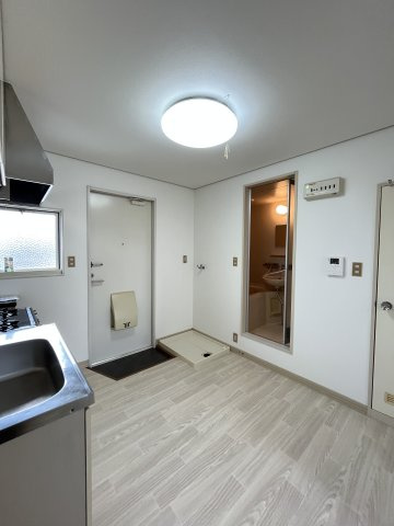 ファミール中島の洋室