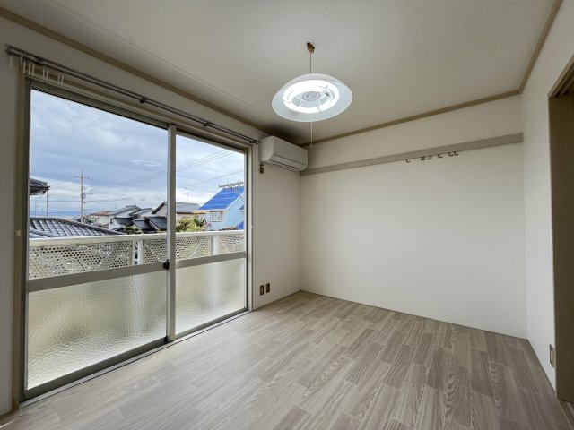 ファミール中島の居間・リビング