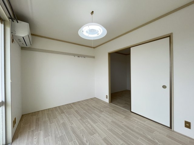 ファミール中島の居間・リビング