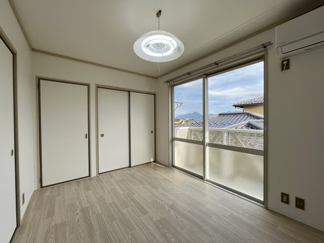 ファミール中島の居間・リビング