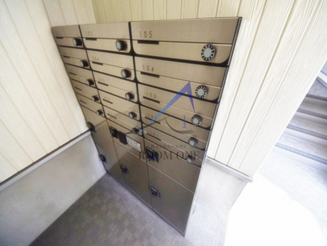 カーサ・デ・シレーナのその他共用部分|集合ポストと宅配ボックスです。