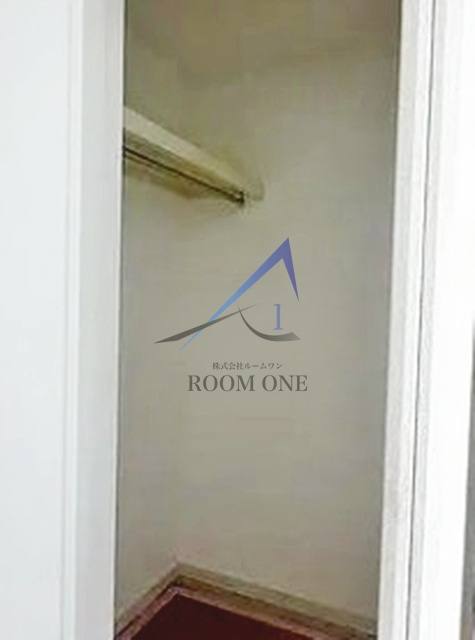 カーサ・デ・シレーナの収納|ウォークインクローゼットです。