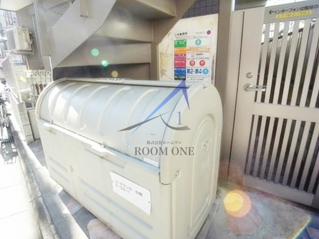 コーポランセ中野のその他共用部分|敷地内ごみ置き場です。