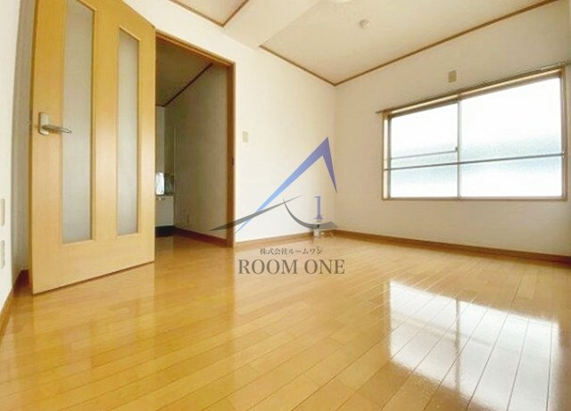 春月ビルの居間・リビング|洋室のお部屋です。