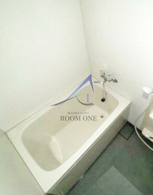 春月ビルの浴室|お風呂です。