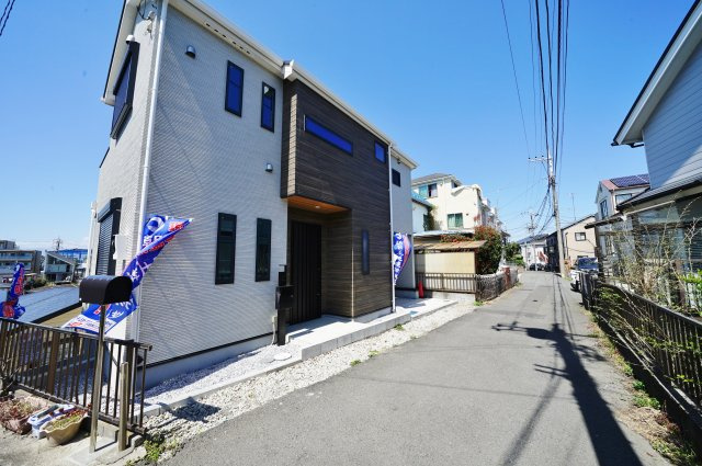 【横浜市旭区二俣川2丁目27-9新築戸建て】★仲介手数料無料★（二俣川小学校・万騎が原中学校）の前面道路含む現地写真