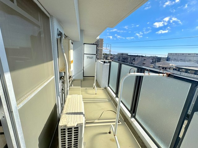 ユニライフ浜松II　中央区西浅田1丁目のバルコニー|バルコニーはゆとりのあるスペースで洗濯物も干しやすいです。