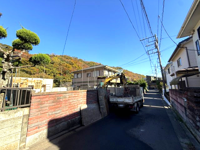 スローライフ　緑溢れる住宅街の前面道路含む現地写真|前面道路