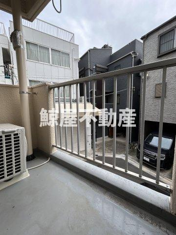 メゾン永和のバルコニー|外からの目が気にならないバルコニーで洗濯物が干せます