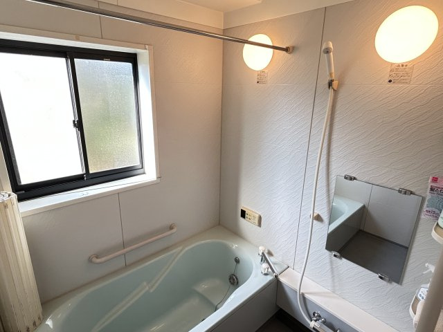 阿南市横見町高川原中古戸建ての浴室