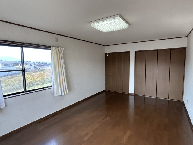 阿南市横見町高川原中古戸建ての洋室