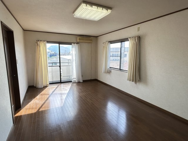 阿南市横見町高川原中古戸建ての洋室