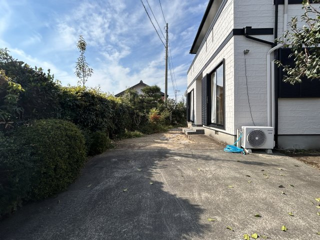 阿南市横見町高川原中古戸建ての駐車場