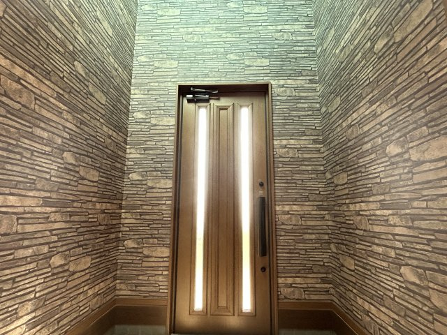 阿南市横見町高川原中古戸建ての玄関