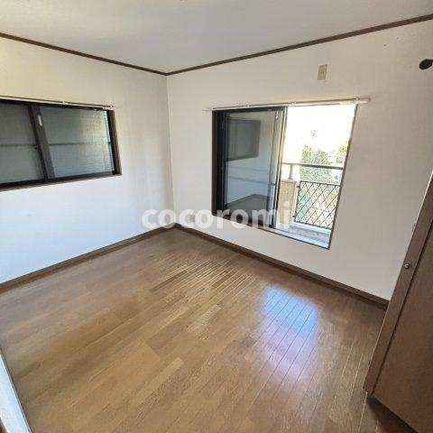 村野本町車庫付戸建の居間・リビング