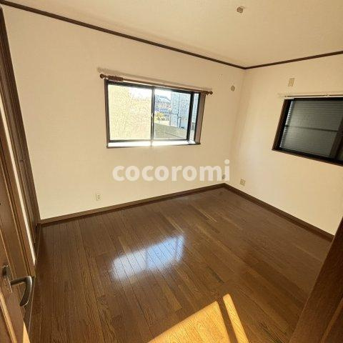 村野本町車庫付戸建の内装