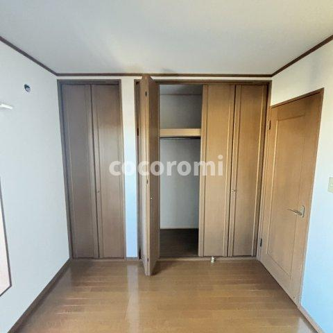 村野本町車庫付戸建の洋室