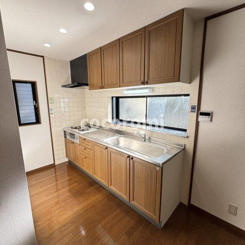 村野本町車庫付戸建のキッチン