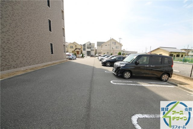ポラリス壱番館の駐車場