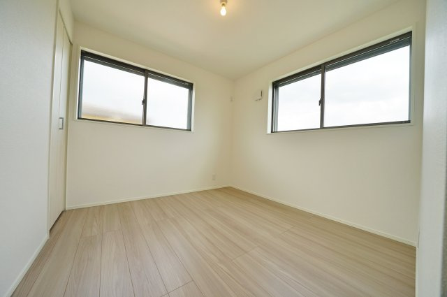 【横浜市保土ケ谷区上菅田町1627-7新築戸建て】★仲介手数料無料★（新井小学校・上菅田中学校）の洋室