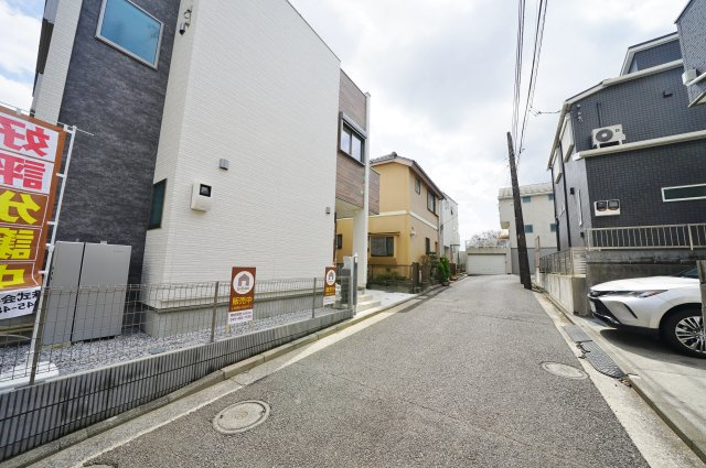 【横浜市保土ケ谷区上菅田町1627-7新築戸建て】★仲介手数料無料★（新井小学校・上菅田中学校）の前面道路含む現地写真