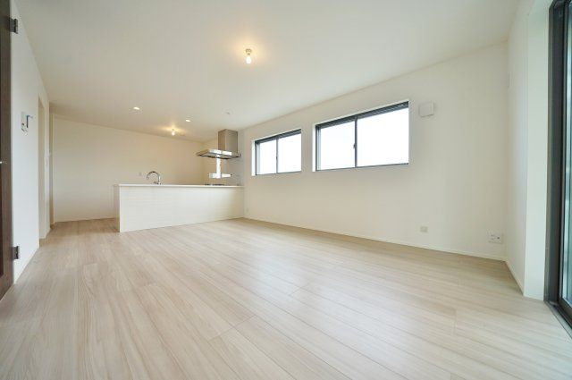 【横浜市保土ケ谷区上菅田町1627-7新築戸建て】★仲介手数料無料★（新井小学校・上菅田中学校）の居間・リビング