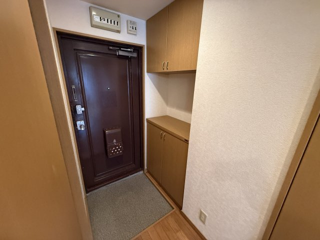 ガーデンハイツ刀根山の玄関