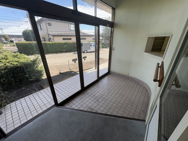 富岡市田島事業用物件の玄関