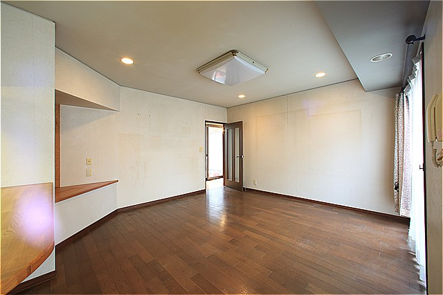 群馬県前橋市川原町　中古戸建の居間・リビング|ゆったり過ごせるリビングです