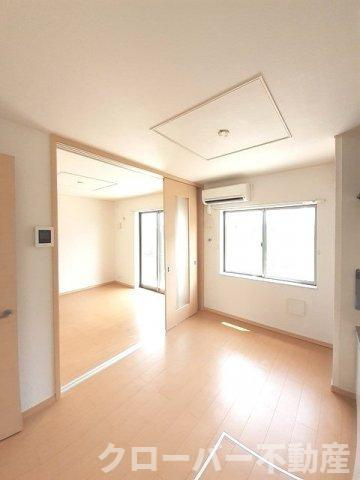 クローバー　ポンドＥの居間・リビング